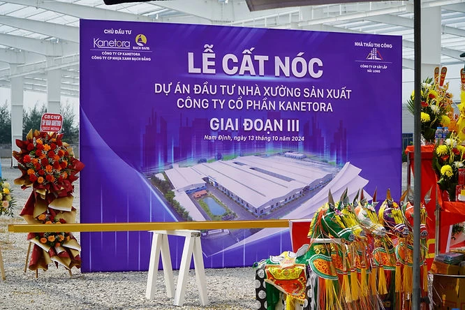 Roof-Topping Ceremony of Production Plant No. 3 at Kanetora’s Bach Dang Green Plastics Factory